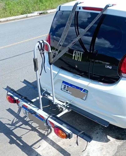 Vende-se Transbike para até 2 bikes aclopado no engate de carretinha