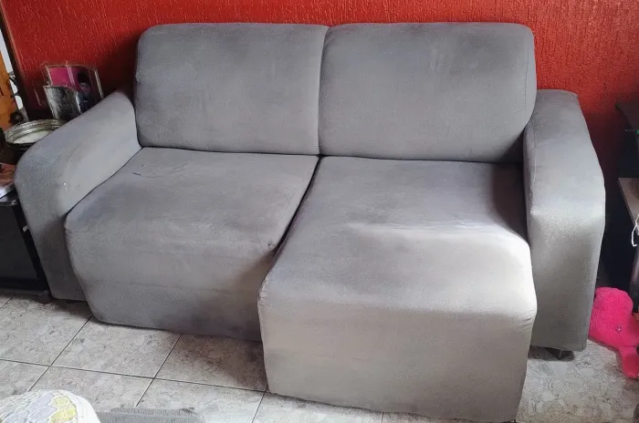 Sofá e Puf medidas 1,80 comp<br>Profundidade Aberto 1,10<br>Fechado 0,80