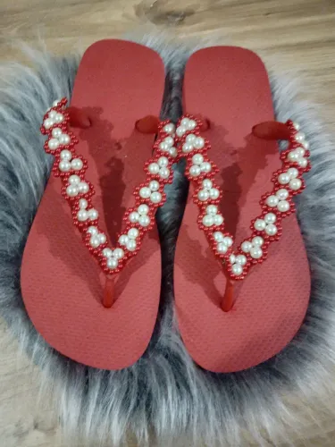 Chinelo bordado a mão, ideal para o dia a dia,conforto que seus pés merecem