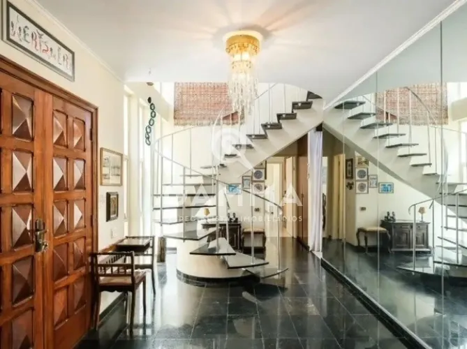 casa à venda em rua charmosa no Sumaré
