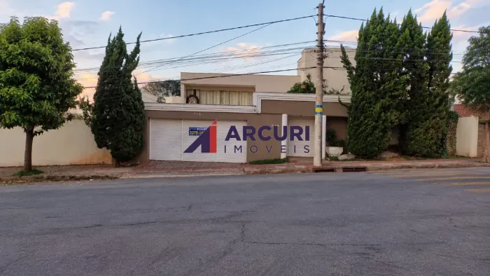 Casa comercial com 540m² de terreno à venda no Belvedere, em Belo Horizonte,