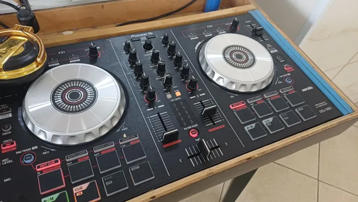 Controladora Pioneer SB2, muito nova sem detalhes , sem arranhões, duvido uma mais nova