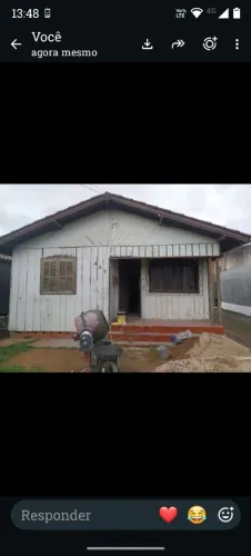 Vende-se somente a casa para retirar do local.