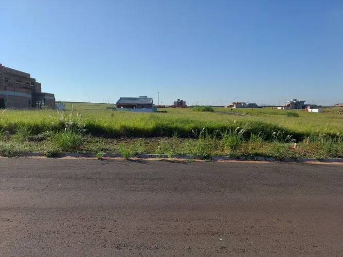 Terrenos à Venda no Condomínio Golden Lake Paulínia  Lotes de 300m² em Condomínio Fechado 