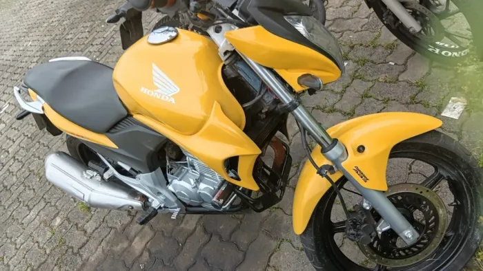 Vendo CB 300 impecável 2012 