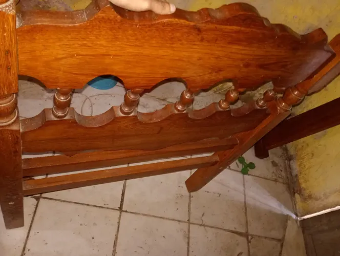 Cama de angelim tipo Colônial ótimo estado