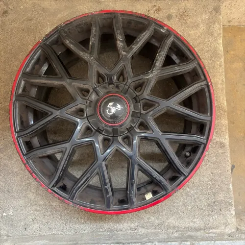 Roda Aro 18 Mopar para Fiat Fastback Abarth 2024 Preta com Vermelho