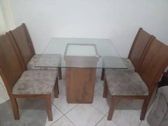 Vendo mesa de jantar 4 lugares