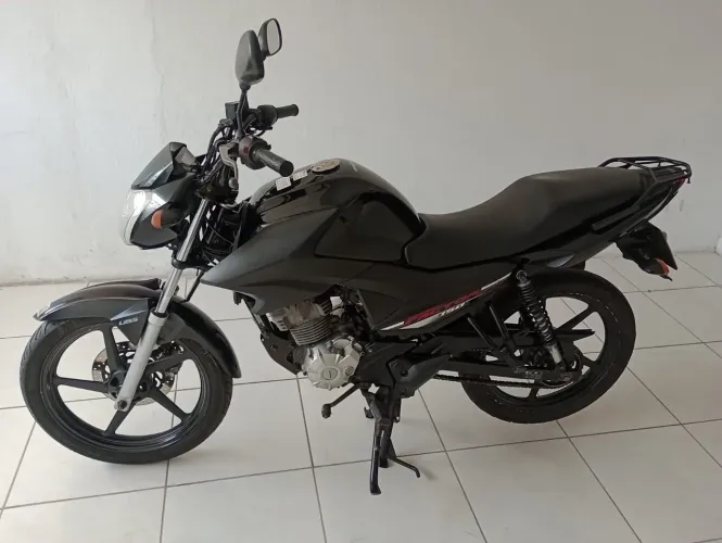Vende-se uma moto Yamaha YBR 150, 2018 versão E/ flex.