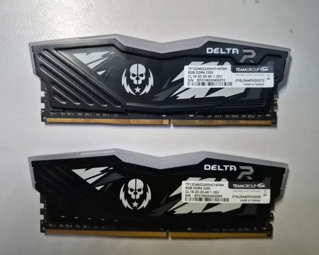 Memória RAM TeamGroup RGB 16GB (2x8GB) DDR4 3200MHz CL16