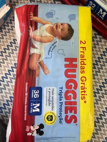 Vendo fraldas descartáveis Huggies e BabySec - Pacotes fechados