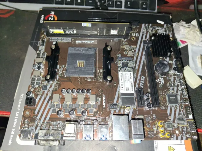 Kit placa mãe A520 PRO da MSI, ssd nvme de 512 king fast, e memória RAM de 8 gb ddr4