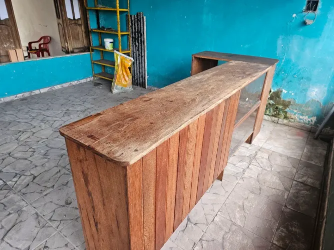 Vendo balcão expositor em angelim 