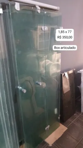 Box 77x1,85 articulado estilo Camarão parte vidro maior a menor fixado com dobradiça