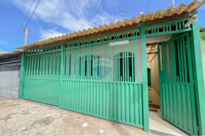 VENDE CASA ACEITA FINANCIAMENTO 240.000