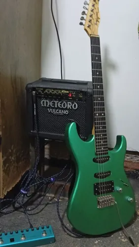 guitarra + cubo + cabos + pedaleira