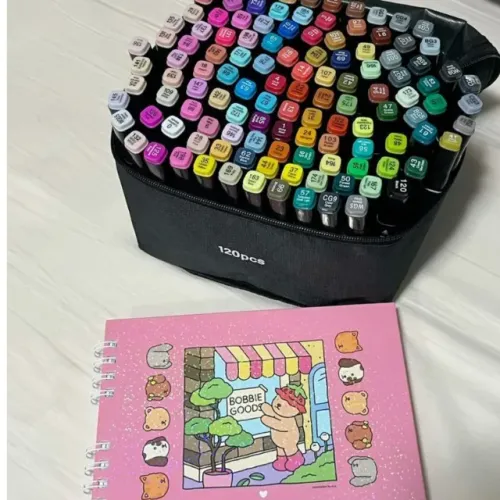 31. Livro Bobbie Goods + Canetinhas - LOJA LOXEE STORE
