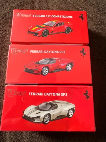 3 Ferraris Burago 1:64