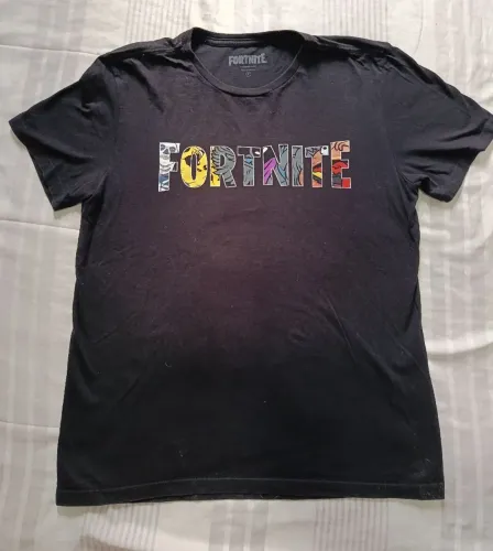 Camiseta Fortnite T-shirt Preta, tamanho P adulto, ótimo estado, usada poucas vezes