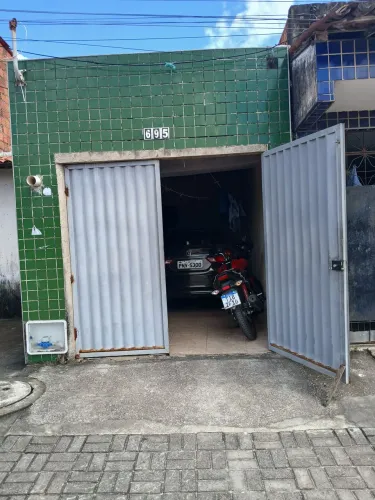 Casa com 9 cômodos sendo 2 banheiro um corredor lado do banheiro