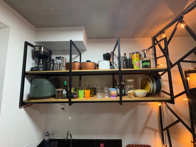 Armário suspenso ( Não é da Shopee)
