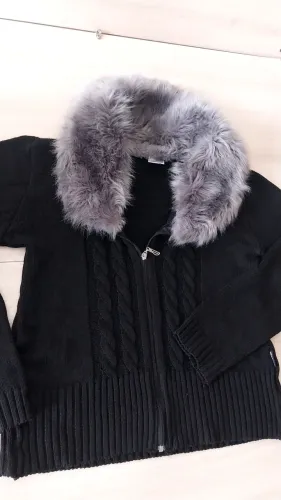 Blusa de Lã Preta com Gola de Pelo Spaço Vagun