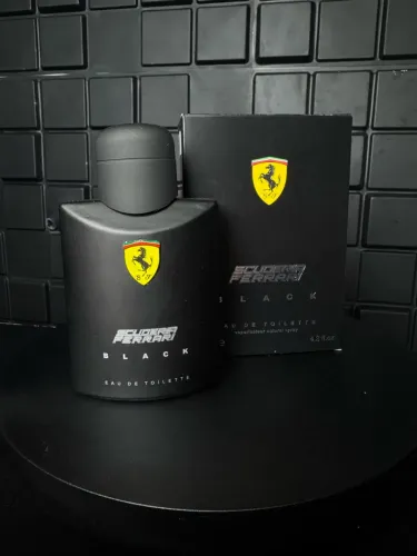 Ferrari Black Eau de Toilette Masculino 125ML