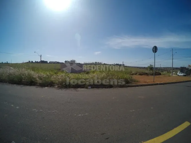 Residencial Colina Azul lote de esquina com 206m²