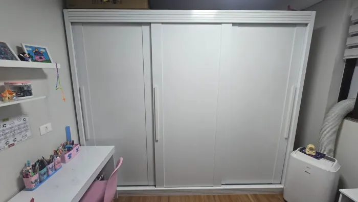Guarda roupa grande 2.70 M 3 portas