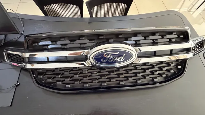 Grade frontal original completa com logomarca ford ranger xlt 2024
