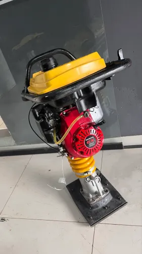 VENDO COMPACTADOR DE SOLO BOMAG MOTOR HONDA SEMI NOVO BARATO 