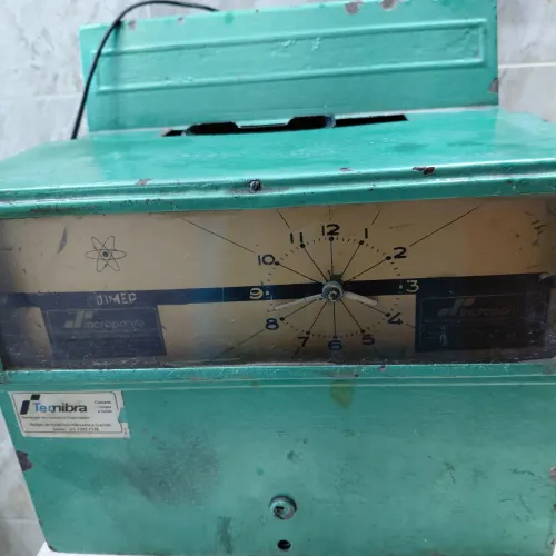 Vendo antigo relógio de ponto marca DIMEP decade de 1970 o relógio funcionando