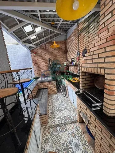 CASA À VENDA CONDOMÍNIO VILA VERDE