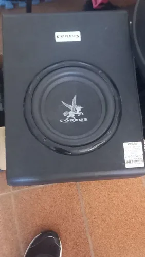 Vendo som de carro