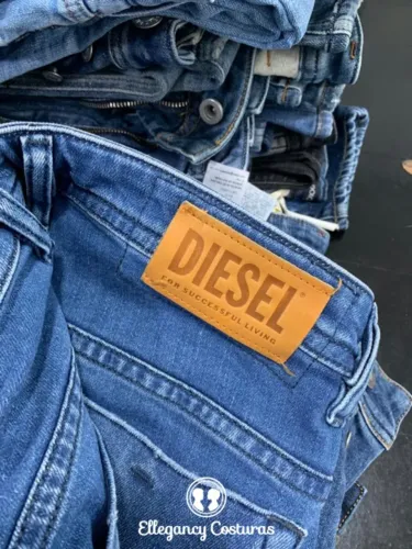 Ajuste de calças jeans