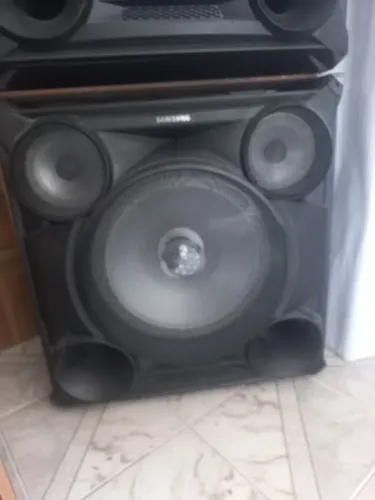 Mesa de som e caixa de som