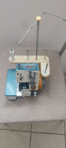 Vendo máquina de costura orvelok usada mas em boas condições e funcionando valor 300,00