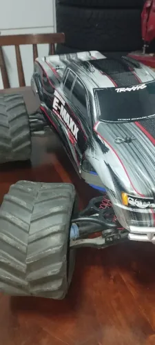 Automodelo TRAXXAS E MAXX - Elétrico 