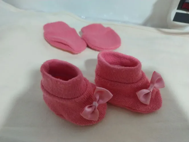 Meias e luvas de bebê
