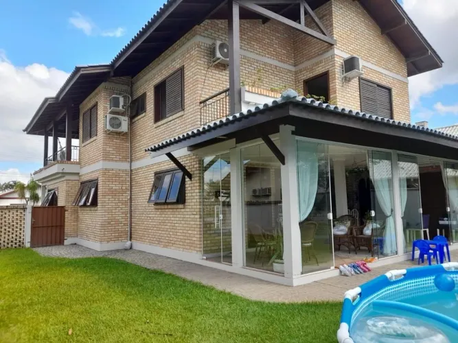 Casa de Alto Padrao! Com dois pavimentos! Estilo Contemporanea!!