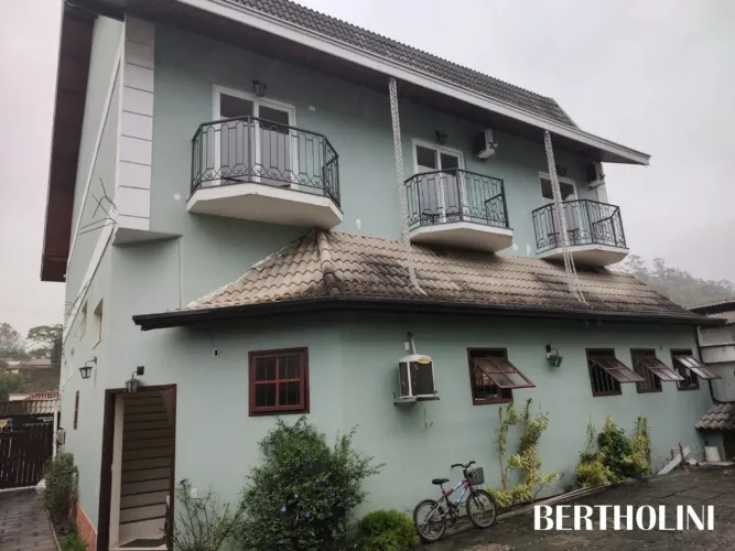 Excelente apartamento com 2 quartos, no Centro de Penedo/RJ.