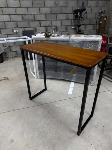 Mesa Bancada Aparador alto no estilo industrial