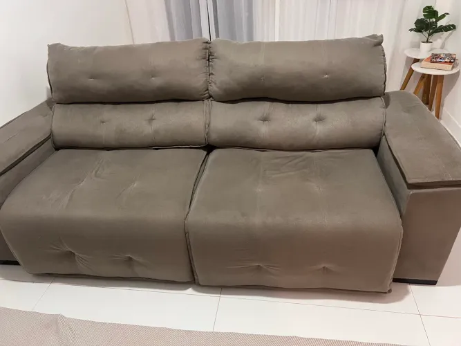 Sofá retrátil e reclinável