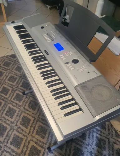 Teclado Arranjador YAMAHA DGX 220