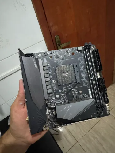 Placa mãe Aorus Mini B550I wifi e bluetooth