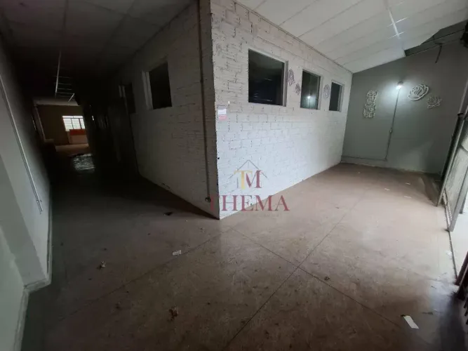Ponto comercial para locação no Centro de Piracicaba com 3 ambientes e excelente localizaç