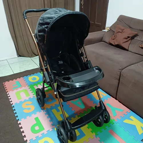 Carrinho de bebê Galzerano modelo Milano Reversível