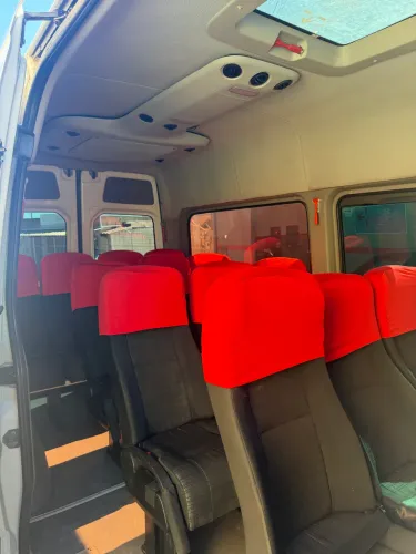 Sprinter 415 teto alto, ano 2017, quatro pneus novos, toda revisada