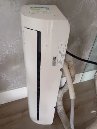 Vendo Ar condicionado inverter Midea 12 mil BTUS.   R$ 1200,00
