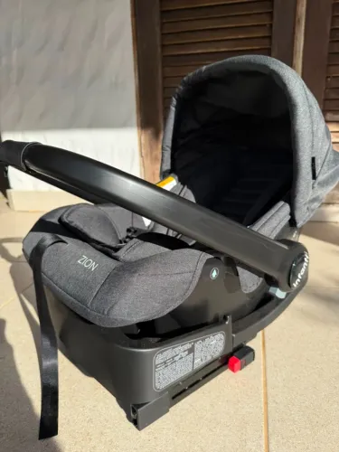 Bebê Conforto Zion + Base isofix